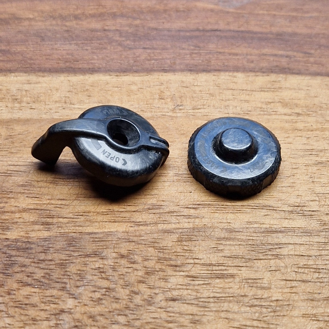 Carbon knobs for the Fox float dpx2 Performance rear shock